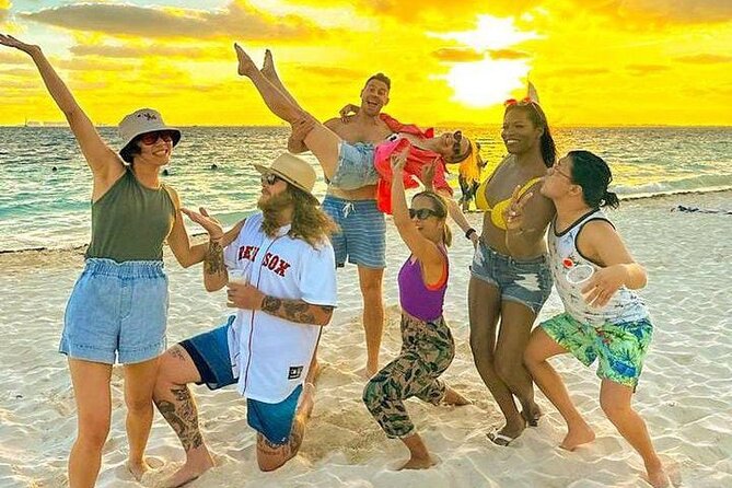 2x1 Tour: Isla Contoy, Isla Mujeres, Open Bar, Lunch and Transfers - Bilingual guide support and a small group (max 25)