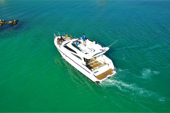 3 Hour Xpu-Ha - 47' Azimut, Tulum, Playa del Carmen, Riviera Maya - Drinks, Music, and the Party Engine: How the Atmosphere Works