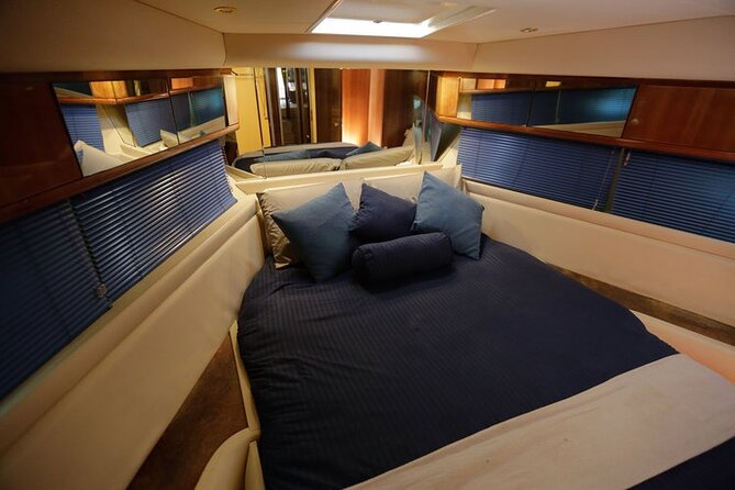 4 Hour - 47' Azimut, Tulum, Playa del Carmen, Riviera Maya - What’s included at sea: lunch, drinks, and the onboard comfort
