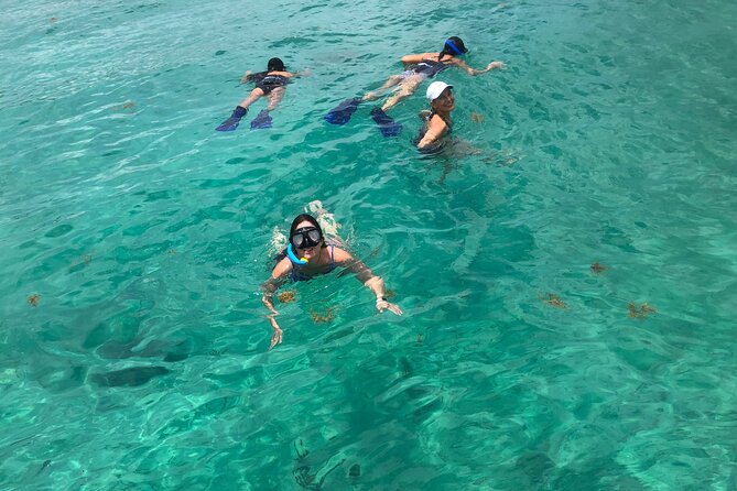 4 hours - Private 48ft Yacht all inclusive in Tulum and Playa del Carmen - Drinks and lunch on board: what all-inclusive really buys you
