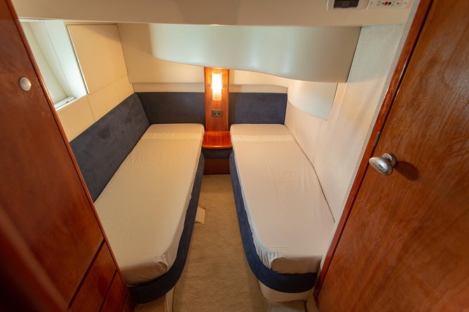 4H 42' Azimut Yacht All-Inclusive from Tulum & Playa del Carmen. - Open bar and snack flow: unlimited drinks without losing the day
