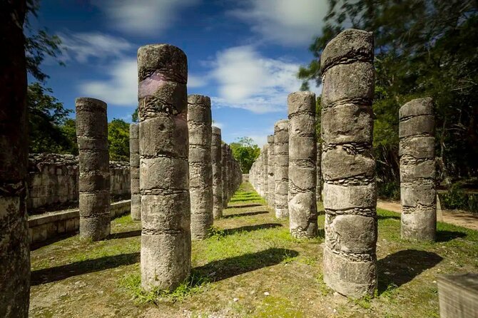 (4x1)Chichén Itzá, Cenote Saamal, Kaua e Valladolid da Playa Del Carmen e Tulum - Valladolid in 45 Minutes: San Servacio, Francisco Canton Square, and Souvenir Time