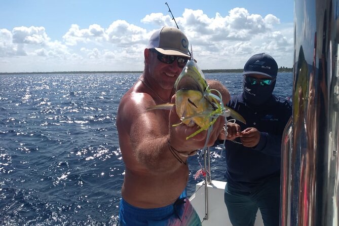 5H Private Lux 40' Yacht All Inclusive - Tulum & Playa del Carmen - The fishing option: troll fishing and an onboard chef payoff