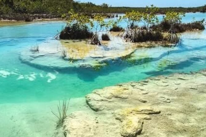 Bacalar: The Great Pyramids of Ichkabal Lagoon & Los Rapidos. - Stop 2: Bacalar Lagoon boat ride near town, with real swim time
