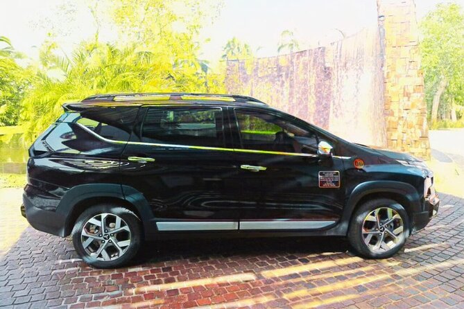 Cancun Airport: Private Transfers From/To Akumal Half Moon Bay - Meeting Your Driver at Cancun: Terminal Bars and Name Signs