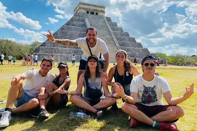 Chichén Itzá, Cenote and Valladolid with Lunch and transportation. - Lunch plus the Mayan store stop: good fuel, watch the shopping time