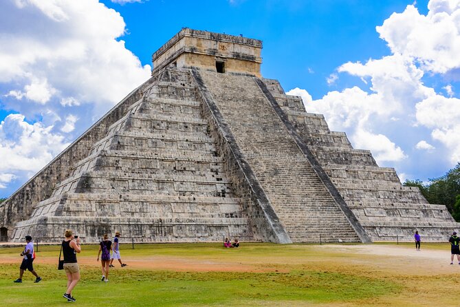 Chichen Itza Early access Tour, with private Cenote & Valladolid - Valladolid time: colonial streets and a simple break