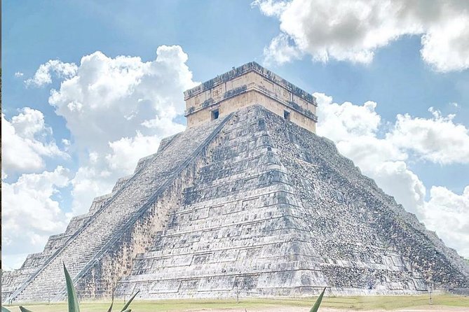 Chichen Itza FULL DAY TOUR - Valladolid Photo Break: Architecture and Traditions in a Tight Window