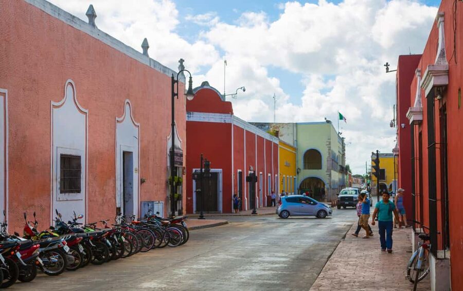 Chichen Itza: Guided Tour with Valladolid & Cenote Chichikan - Chichén Itzá with a guide: what you’ll actually get from the ruins