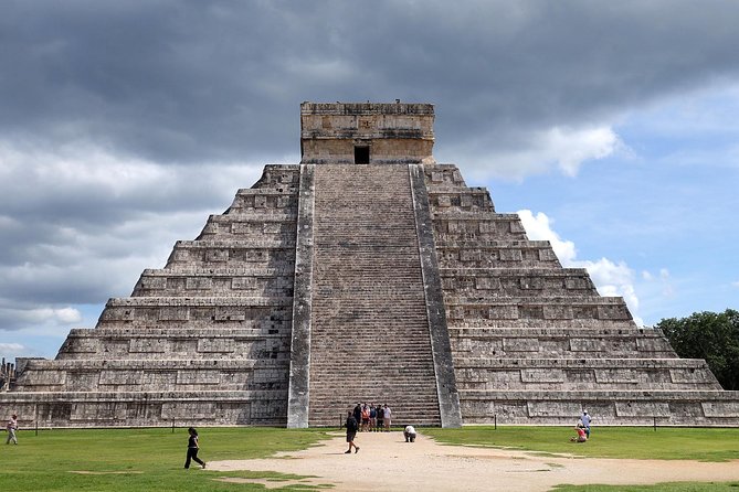 Chichen Itza Ik Kil Cenote Valladolid Small Group - Valladolid at the end of the day: a colonial stop that works