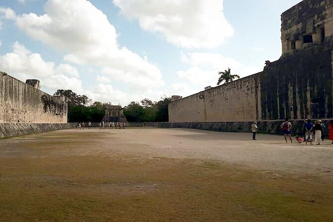 Chichén Itzá Kukulkan & Swim in Two Cenotes - Stop 4: Valladolid—A Quick Colonial-Style Stroll