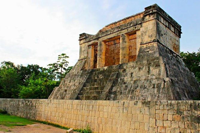 Chichen Itza the Mayan Wonder Tour from Cancun and Riviera Maya - Lunch, breakfast, and the bus open bar: what’s included and what to watch
