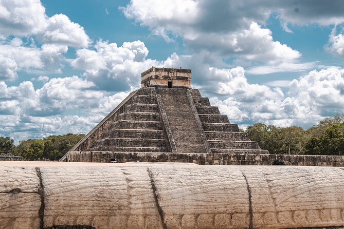 Chichen Itza with exclusive Cenote Maya and Valladolid free time - Chichén Itzá: more than taking photos in the heat