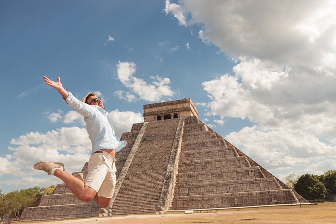 Chichen Itza, Yucatecan Buffet, Cenote Saamal and Valladolid - Morning pickup from Cancun and the Riviera Maya: how the day starts