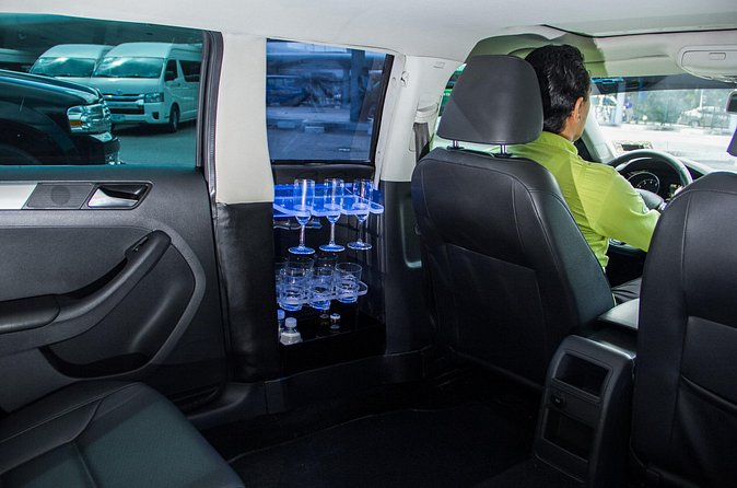 Departure by Luxury Sedan From Playa del Carmen to Cancun Airport - Price and value: what $134 gets you for two