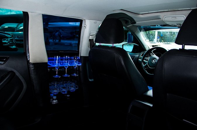 Departures in Luxury Sedan from Akumal to Cancun Airport - Where the Driver Meets You (So You Don’t Play Phone Tag)