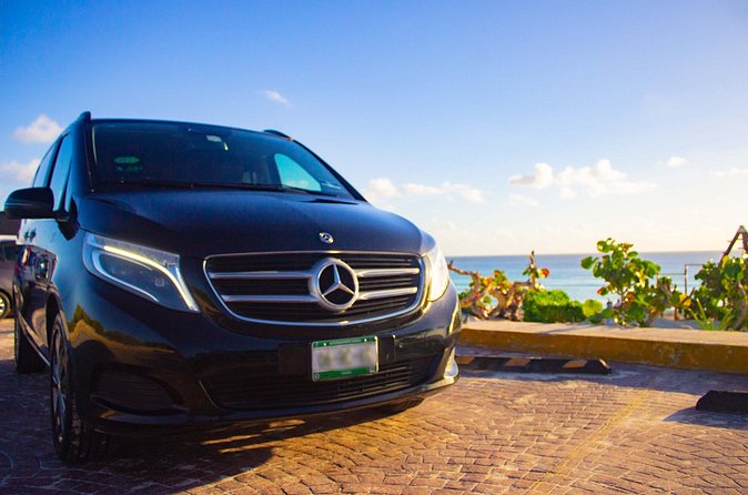Departures in Mercedes Benz from Playa del Carmen to Cancun Airport - The Mercedes ride to Cancun: comfort, safety, and the small thoughtful touches
