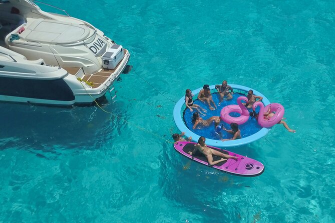 DIVA 60ft Elite Italian Yacht Experience in Cancun - The crew setup: captain, sailors, and a steward who keeps things easy