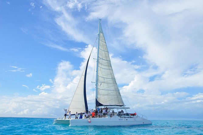 Exclusive Sailing Isla Mujeres. Top tour! - From Tulum to the dock: how to plan around real van time