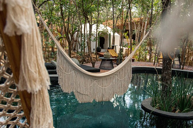 Floating breakfast in The Yellow Nest (near Dos Ojos cenote) - Food, drinks, and the birthday mini-cake moment