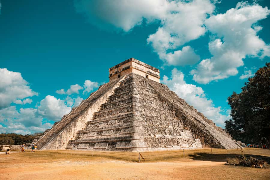 From Playa del Carmen: Tour to Chichén Itzá, Valladolid with Cenote and buffet - Buffet lunch + tequila tasting: good fuel, not just a break