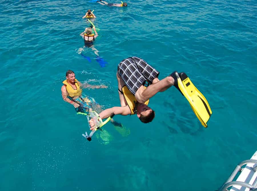 From Puerto Aventuras: Share Catamaran Tour - Setting sail toward the reef: how that 1-hour cruise matters