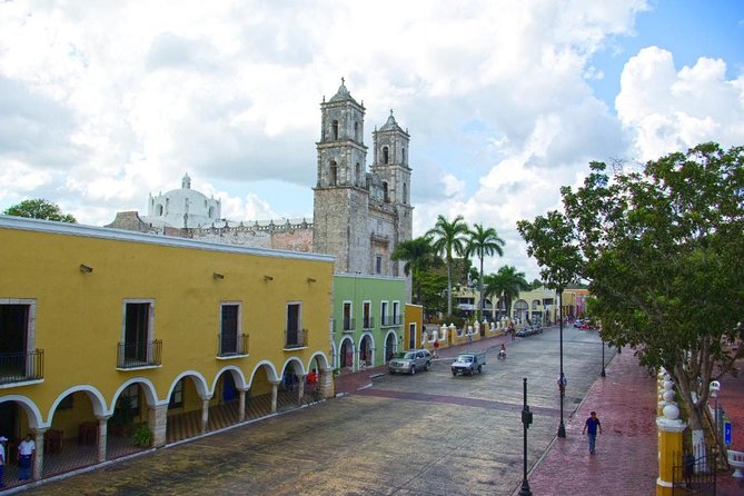 Full-day Tour of Chichen Itza, Cenote & Valladolid City - Lunch and onboard comforts that actually matter