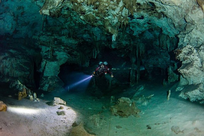Go for 2 dives in cenote Dos ojos for certified divers - Gear Steps, Showers, and Keeping It Comfortable
