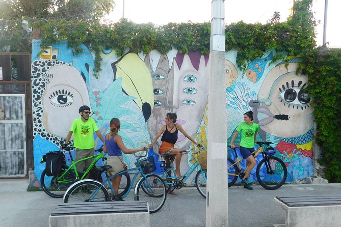 Graffitis & Munchies biketour Playa del Carmen - 7:00am Meeting at Palacio Municipal: Why the Early Start Matters