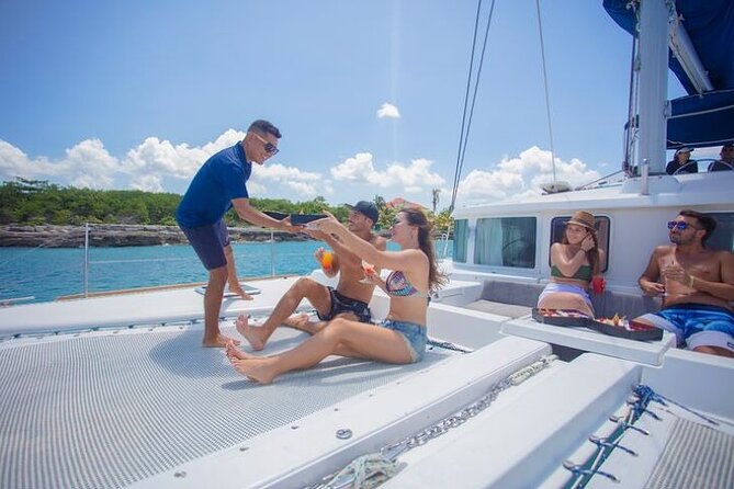 Half Day Luxury Sailing Experience in Riviera Maya with Open Bar - Open Bar on the Caribbean: Great for Adults, Manageable for Everyone