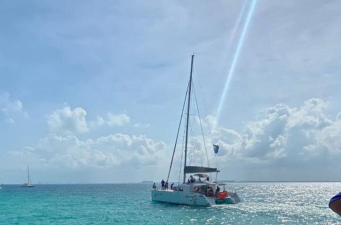 Isla Mujeres on luxury catamaran with snorkel, open bar and lunch - Food and Drinks Onboard: What’s Included, and What to Expect