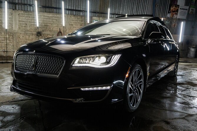 Lincoln Stretch Limo from Akumal to Cancun Airport - From Akumal-area resorts to Cancun Airport, minus the stress