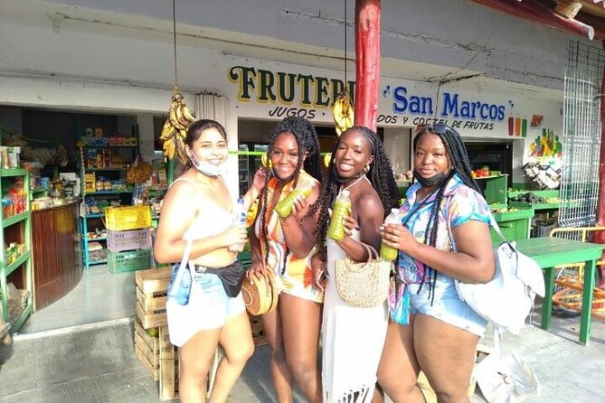 local walking food tour Inlakech Playa del Carmen - Dessert paletas: cooling the last bites with frozen fruit