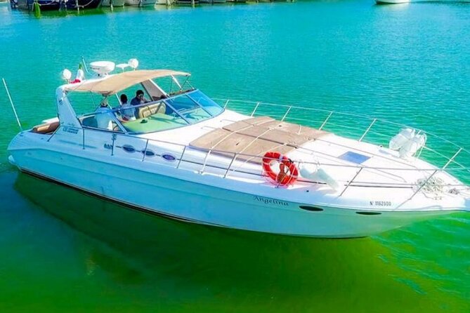 Luxury Private Yacht Rental by the Turquoise Waters of the Caribbean. - Key Highlights at a Glance