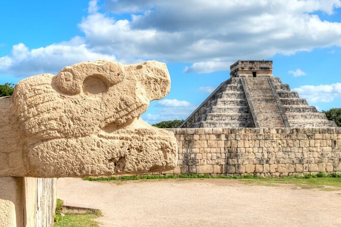 Luxury Tour to Chichen Itza and 2 Cenote - From Tulum - Valladolid: the quick town-walk intermission