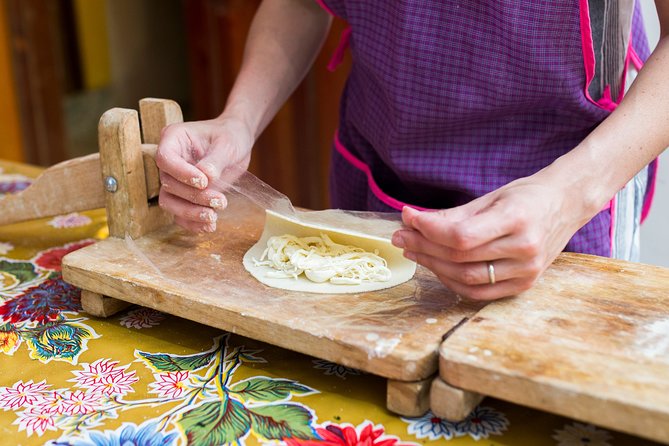 Mexican Cooking from Scratch in a Local Home in Tulum - Drinks, sharing, and the group-table moment that makes it click