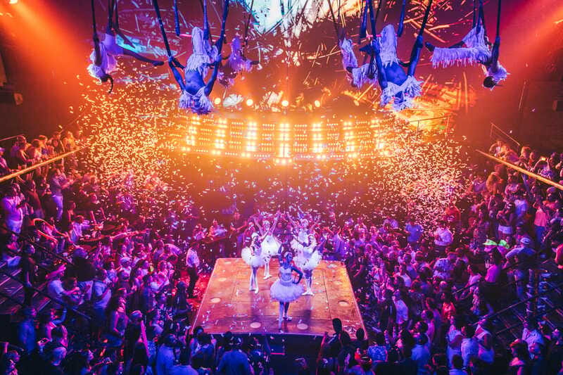Playa del Carmen: Coco Bongo Nightclub Experience - Drinks and snacks: how the tiers change your night (and why tips help)