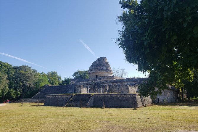 Private Chichen Itza, Cenote and Valladolid Tour with Lunch - Valladolid: a colonial-color stop with flexible expectations