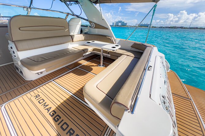 Private Yacht Rental Cancun Up to 15 passengers Isla Mujeres - Drinks, music, bathrooms, and the little comforts you’ll actually use