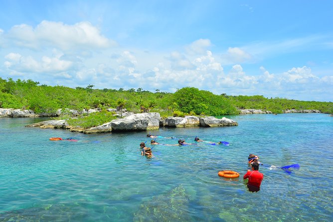Snorkel Xtreme Cancun - Ziplining the jungle canopy: fast views, quick thrills