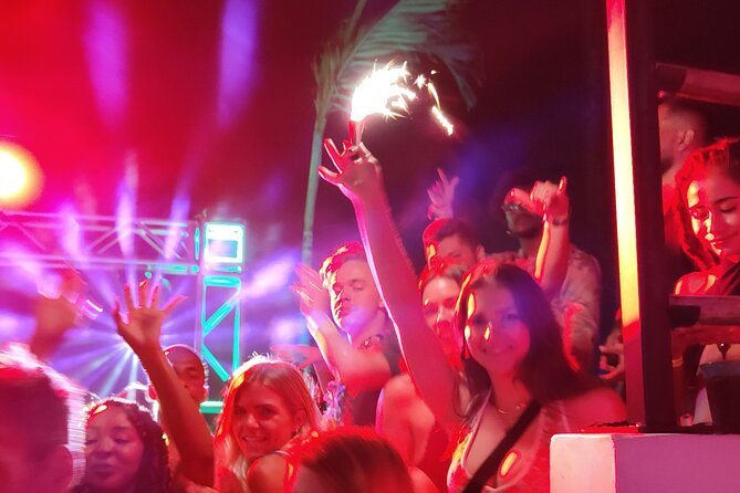 Social PubCrawl Playa del Carmen - Stop 1: Dick and Willies Daiquiri Bar with Unlimited Drinks and Flipcup