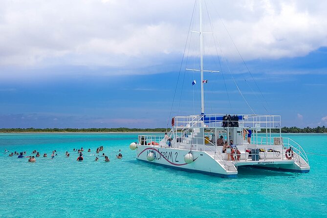 Tour to Cozumel by Catamaran with Snorkeling and Buffet Lunch - Mía Beach Park and the protected dune area: cooling off between swims