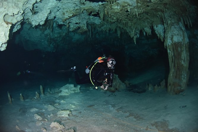 Tulum cenote diving. The ultimate experience in scuba - Your first underwater session in the cenote system: formations and meaning