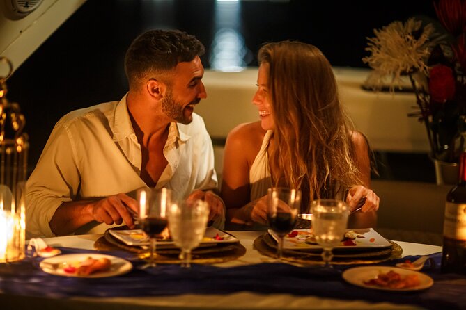 Tulum: Romantic Dinner on 34' Aventura Catamaran – All Inclusive - Why a Tulum Romantic Dinner on a 34 Aventura Catamaran Works