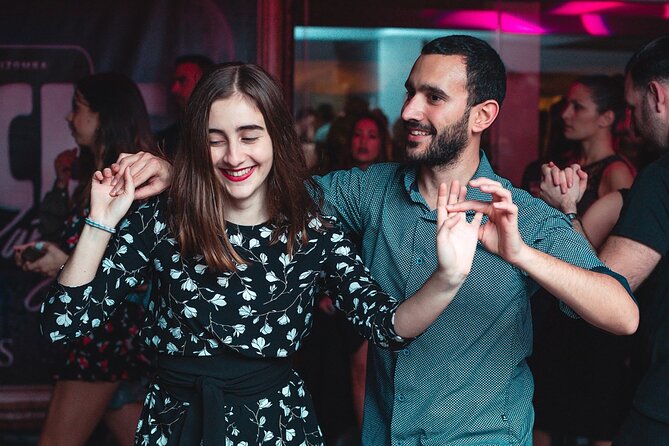Tulum Salsa Lovers Dance Experience - The 1-hour class: salsa basics, plus options for advanced dancers