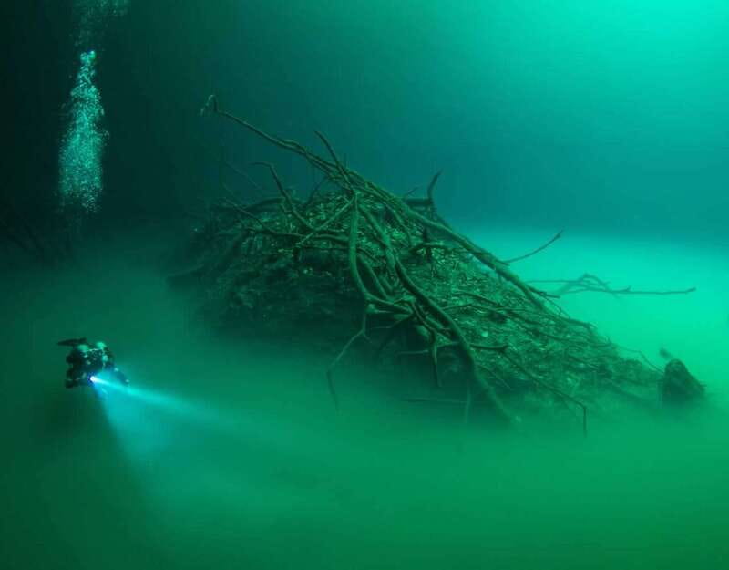 Tulum : Scuba in 2 cenotes including a deep one Pit Dos Ojos - El Pit: the sulfur-cloud moment and the halocline line you can feel