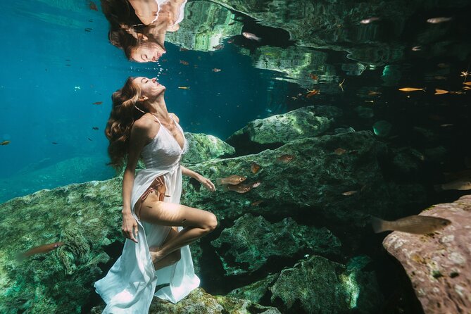 Underwater Photo Shoot Experience in Cenote - Outfit styling in the water: fabrics, theme advice, and what to bring