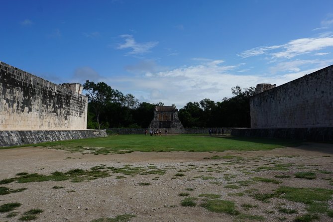 VIP Chichen Itza Private Tour - Luxury Car - A real guide can make Chichén Itzá click